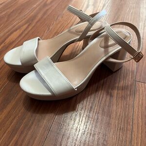Bandolino Cream Block Heel Sandals